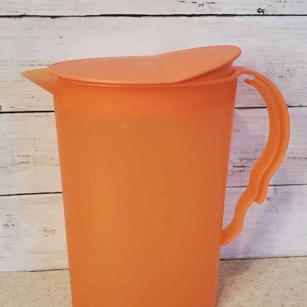 Retired Tupperware Impressions Slimline Peach Pitcher 3333A 2 Qt Rocker Lid Vint